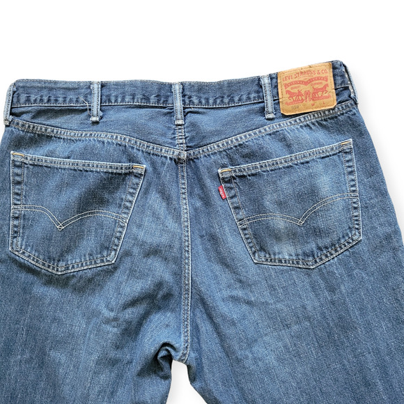 Levi's 559 Relaxed Straight Medium Wash Jeans Men Sz 44x34 (measured 43x31) - Picture 9 of 9